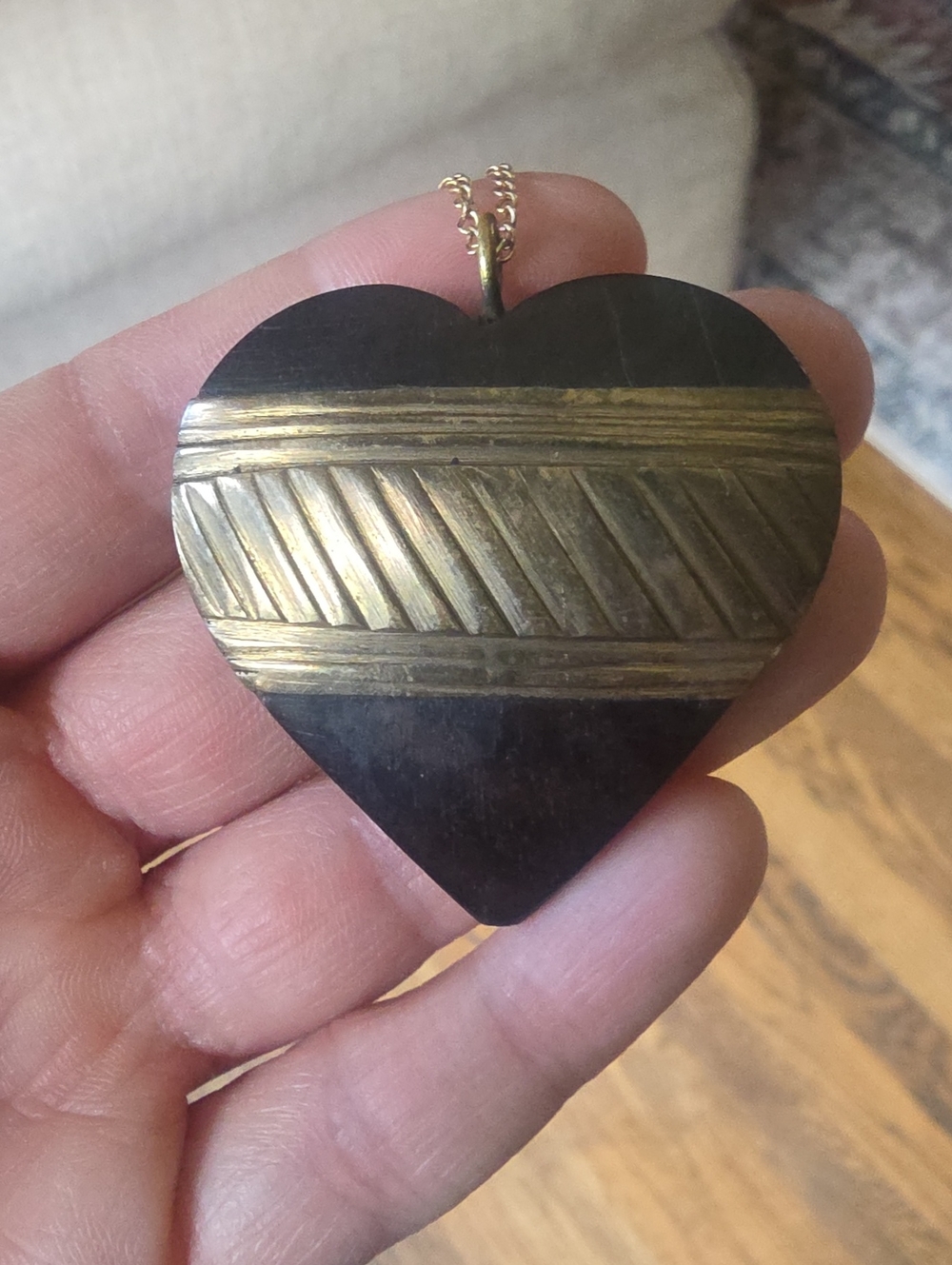 Vintage Wood Heart Necklace - Picture 6 of 9